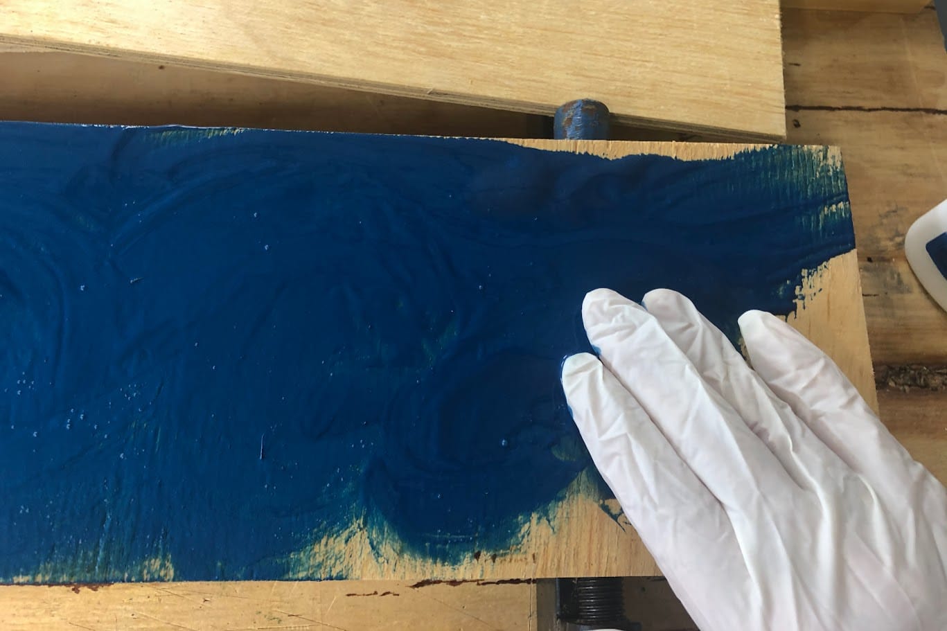 Apply the blue tinted glue